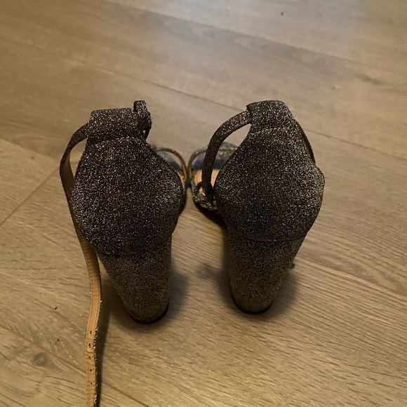 Metallic silver forever 21 heels - Picture 3 of 3